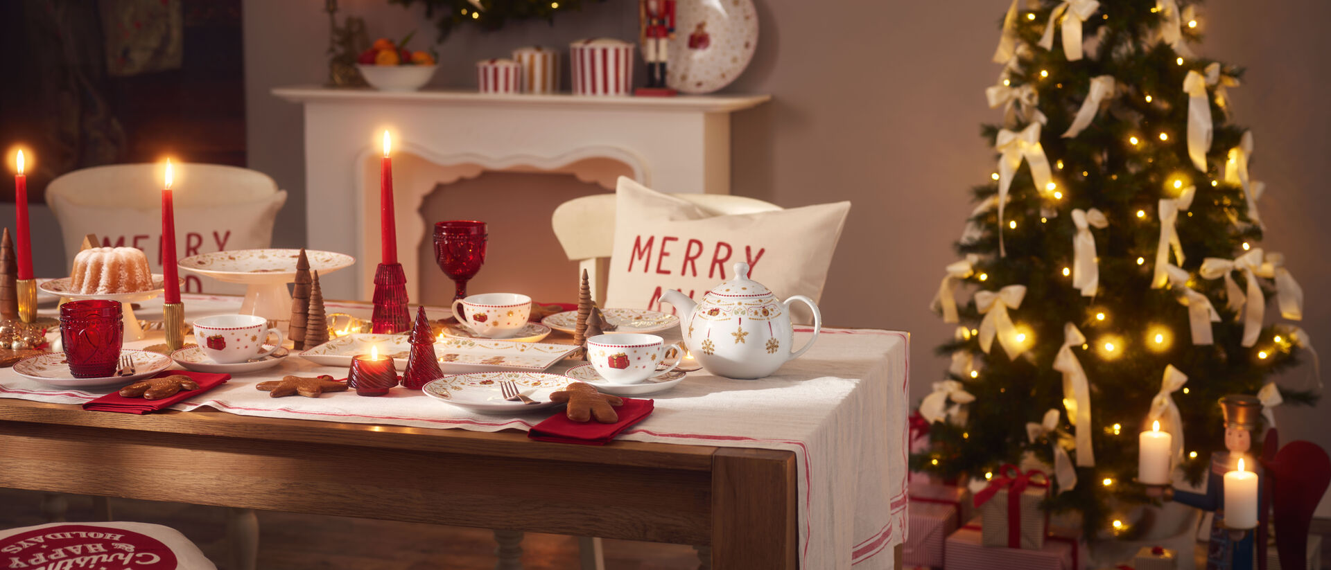 Tavola imbandita a festa con raffinati decori in porcellana di Hutschenreuther