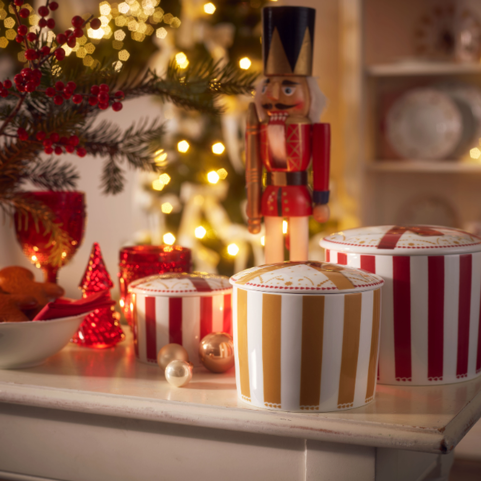 Christmas table with porcelain sugar bowls from Hutschenreuther