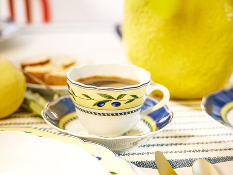 Eine Hutschenreutrher Medley Kaffeetasse mit Olivenmotif