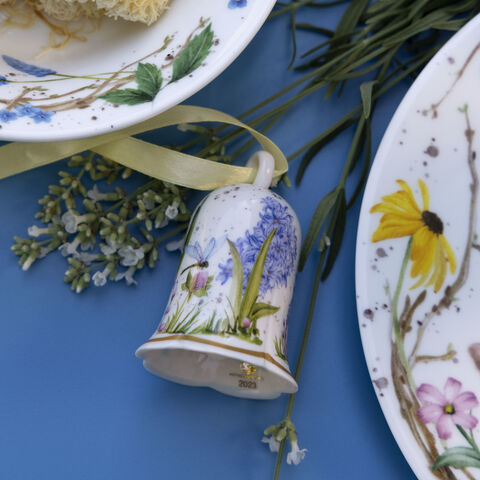 Hutschenreuther Porzellanglocke frühlinghafte Blütenglocke dekoriert mit Blumen