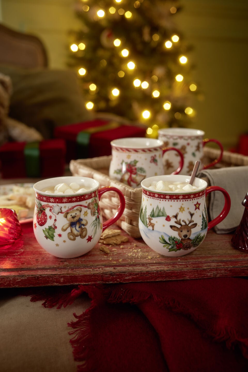 Vier Weihnachtsbecher
