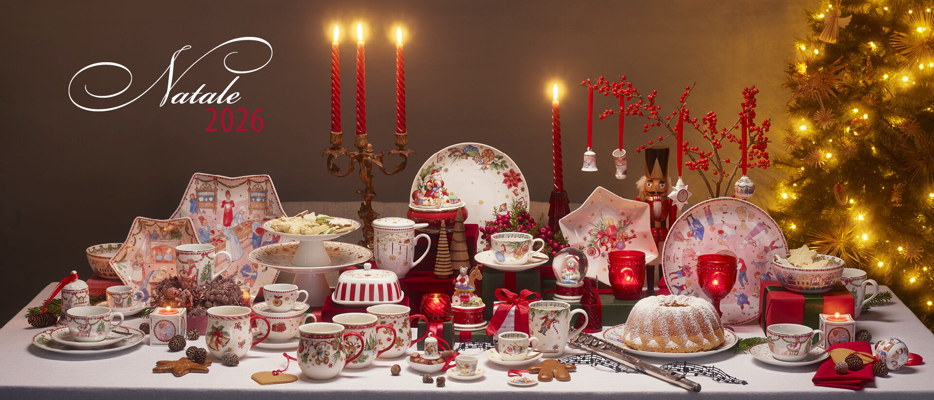 Una tavola delle feste splendidamente apparecchiata con decorazioni Hutschenreuther