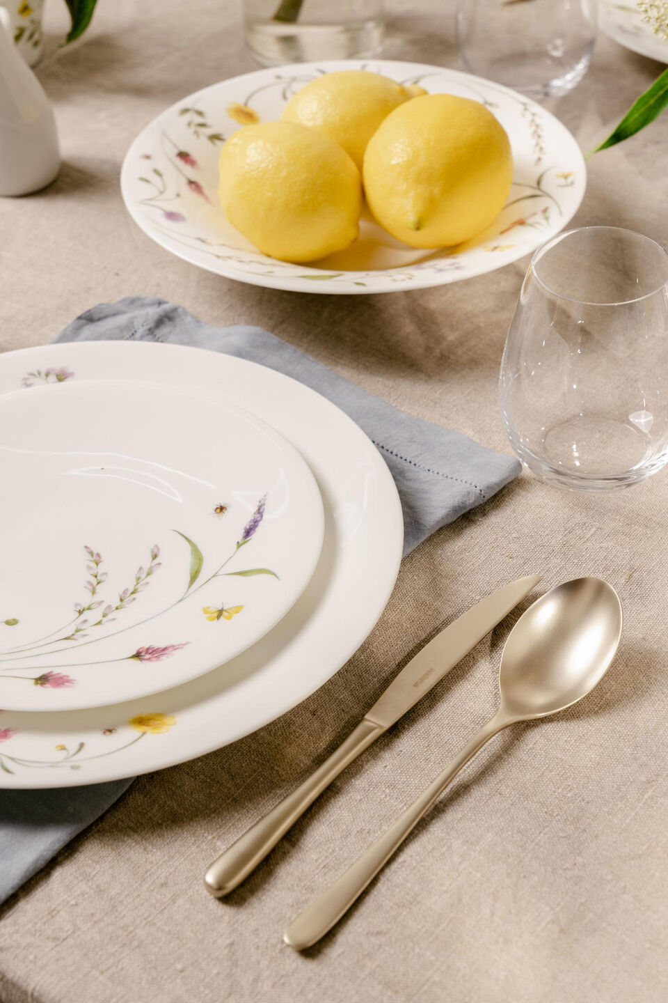 Hutschenreuther Nora Spring Vibes plates with cutlery  & bowl with lemons on beige linen tablecloth
