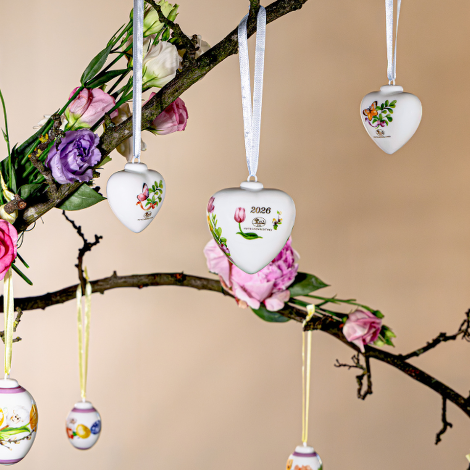 Ciondolo pasquale Hutschenreuther 2026 in porcellana con motivo floreale su ramo primaverile decorato