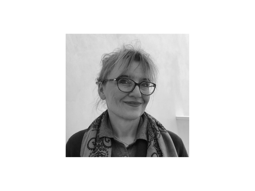 Portraitfoto der Designerin Ren&aacute;ta Fuc&iacute;kov&aacute; in schwarz-wei&szlig;