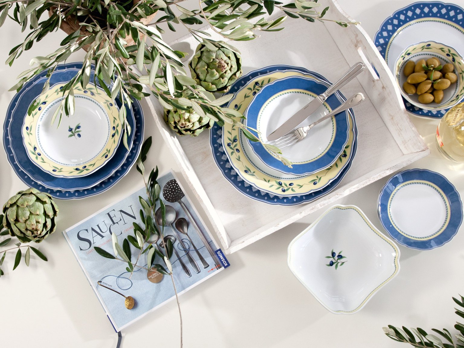 Gedeckter Tisch mit Hutschenreuther Medley Porzellan-Geschirr im mediterranem Stil